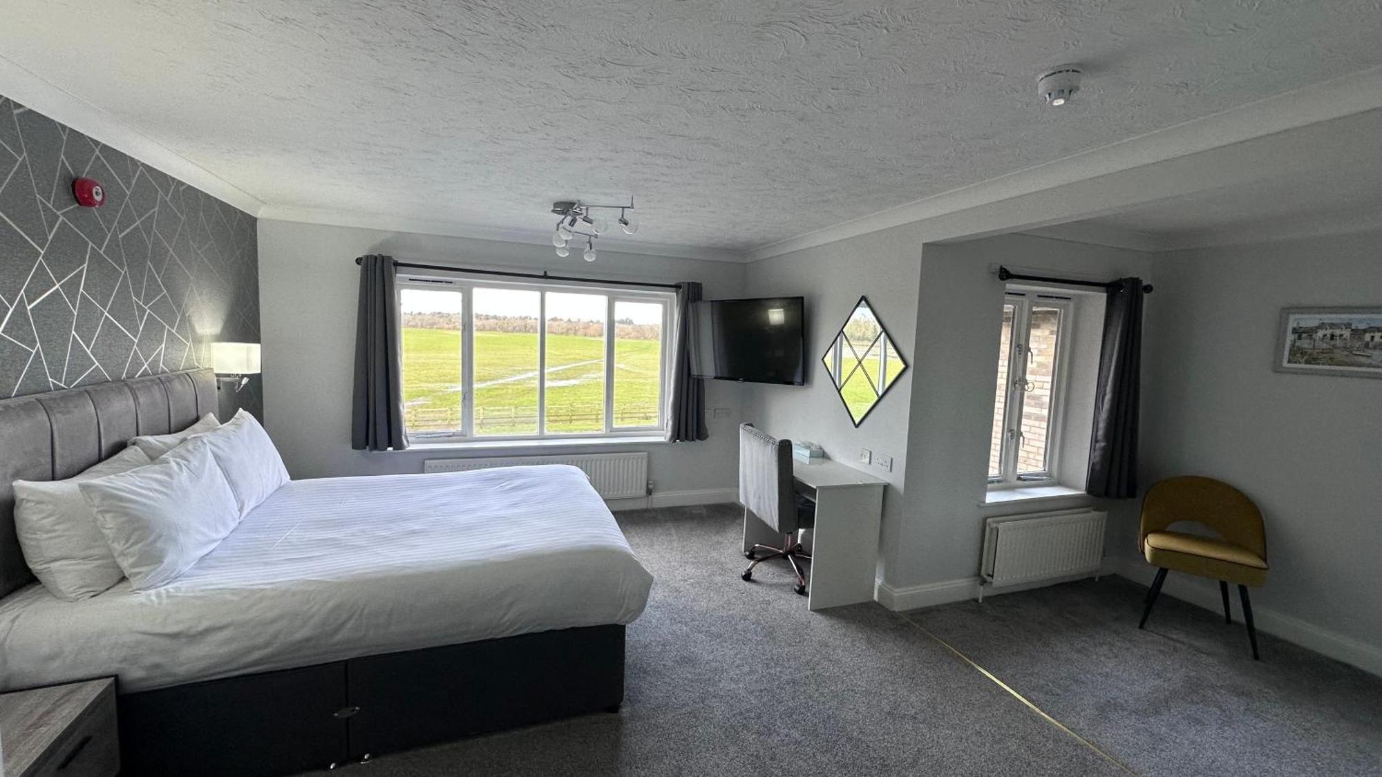 Dolphin Hotel Cambridge St Ives  Zewnętrze zdjęcie