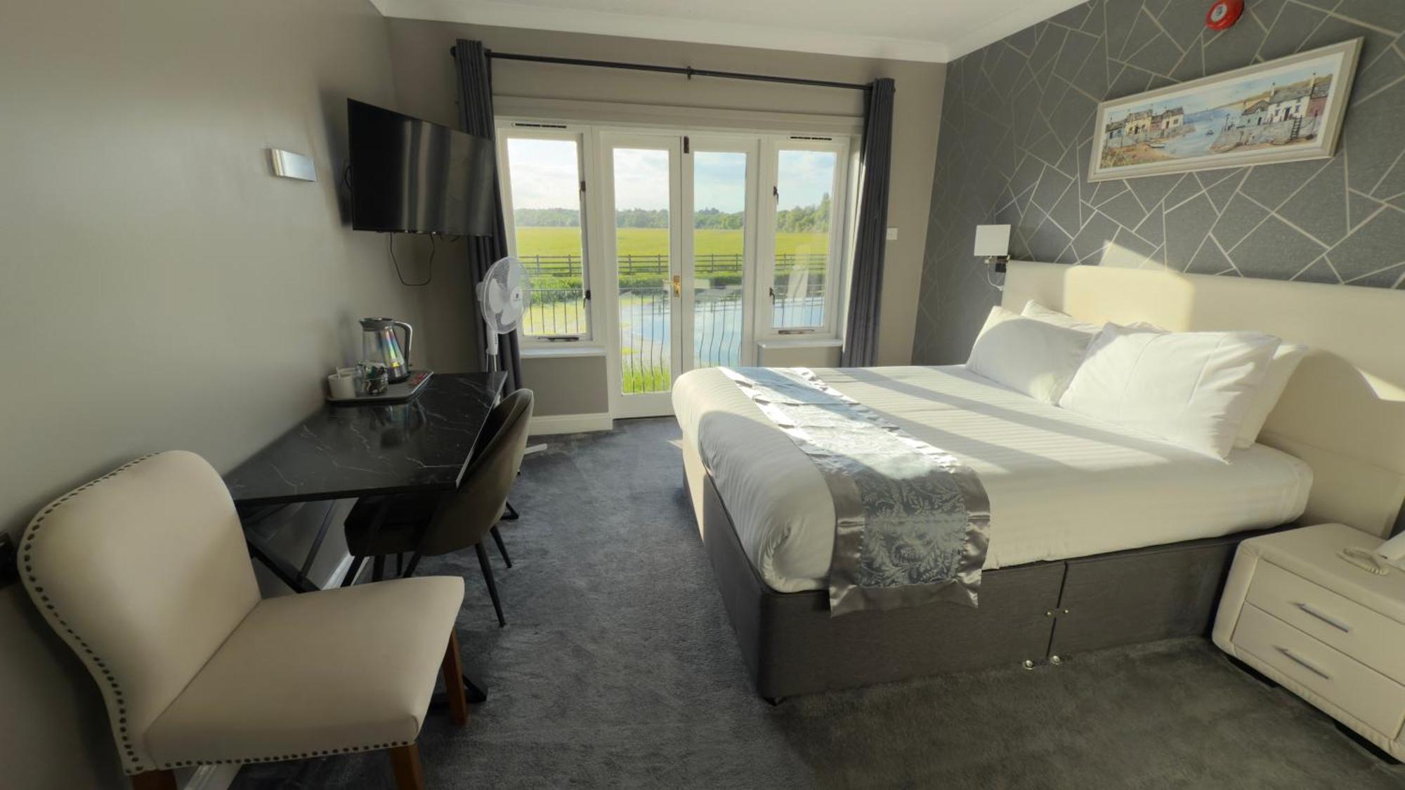 Dolphin Hotel Cambridge St Ives  Zewnętrze zdjęcie